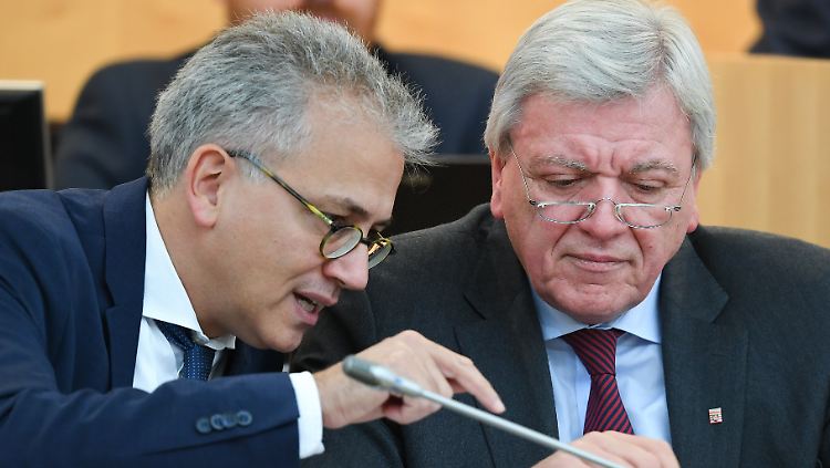 Ministerpräsident Bouffier von der CDU und der grüne Wirtschaftsminister Al-Wazir könnten auch künftig gemeinsam die Regierung bilden.