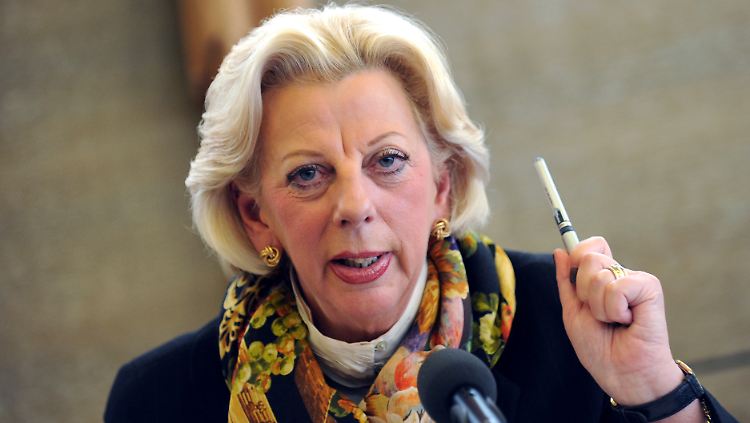 Marion Westpfahl bescheinigt der Kirche Vertuschung statt Aufklärung.