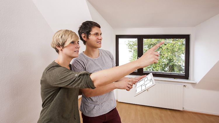 Mithilfe von Apps kann das Einrichten der Wohnung einfacher werden.