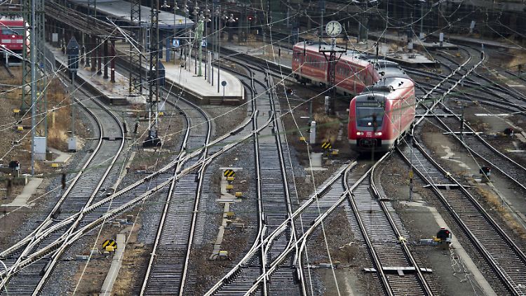 Bei der Pünktlichkeit hinkt die Bahn weit hinter ihren eigenen Zielen her.