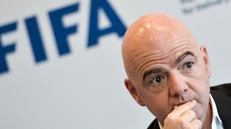 Fifa-Präsident Gianni Infantino muss seinen Alleingang erklären.