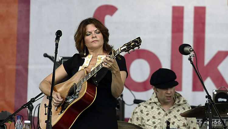 Roseanne Cash bei einem Auftritt im Jahr 2006.