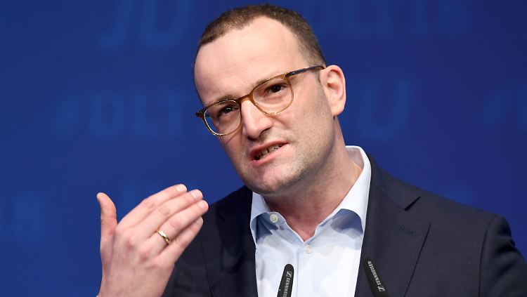 Spahn hat eine mögliche Verschiebung der Unterzeichnung des Migrationspakts ins Spiel gebracht.