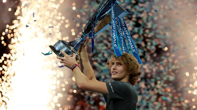 Als dritter Deutscher nach Boris Becker und Michael Stich gewinnt Alexander Zverev die Tennis-WM.