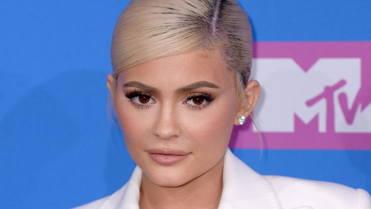 Kylie Jenner glaubt offenbar, ihre Tochter sei außergewöhnlich sprachbegabt und früh entwickelt. 