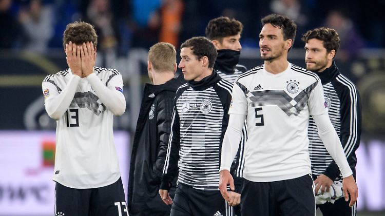 Zwei späte Abwehrfehler vermasseln Thomas Müller und der DFB-Elf die Jubiläumsparty.