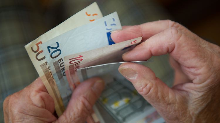 Mehr Geld aber auch mehr Steuern - Durch die Rentenerhöhung 2019 werden viele Rentner steuerpflichtig.
