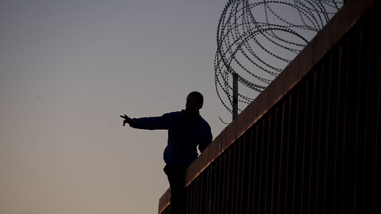 Einige Tausend Migranten sind aus Mittelamerika auf dem Weg in die USA. In der mexikanischen Stadt Tijuana versuchen sie über die Grenze zu kommen.