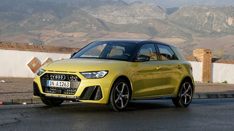 Optisch soll der A1 Anleihen beim starken Bruder R8 nehmen.