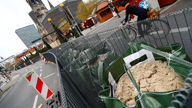 Die Konstruktion rund um den Weihnachtsmarkt am Breitscheidplatz soll auch in den nächsten Jahren wiederverwendet werden können.
