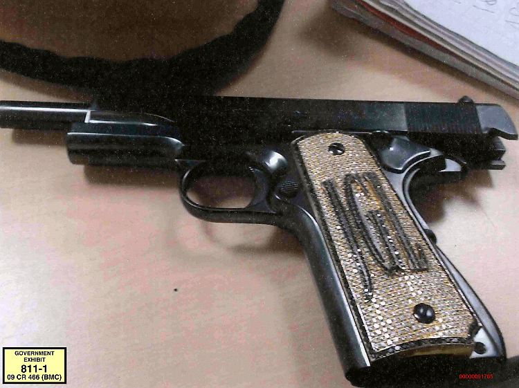 Mit dieser diamantbesetzten Waffe soll "El Chapo" unliebsame Personen aus dem Weg geräumt haben.