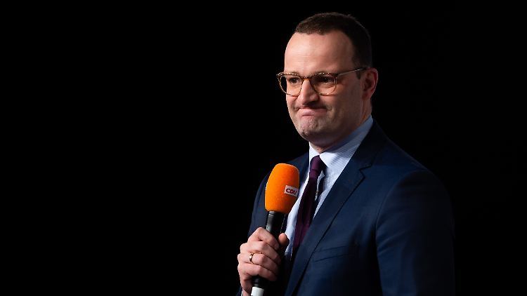 Das Grundrecht auf Asyl ist richtig, findet Spahn - werde aber zu oft ausgenutzt.