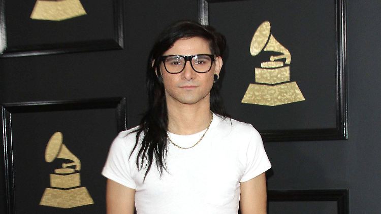 Skrillex ist die Sicherheit seiner Fans wichtig. Ins Publikum springt er jetzt wohl erstmal nicht mehr. 