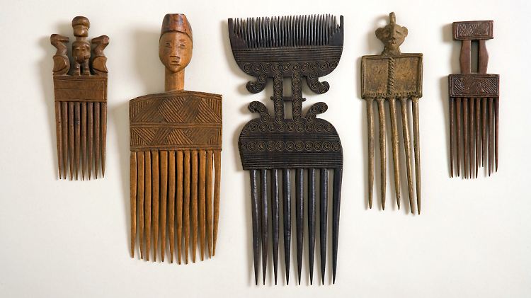 Zu den afrikanischen Kunstwerken gehören Masken, Skulpturen und andere Gegenstände (Symbolbild).