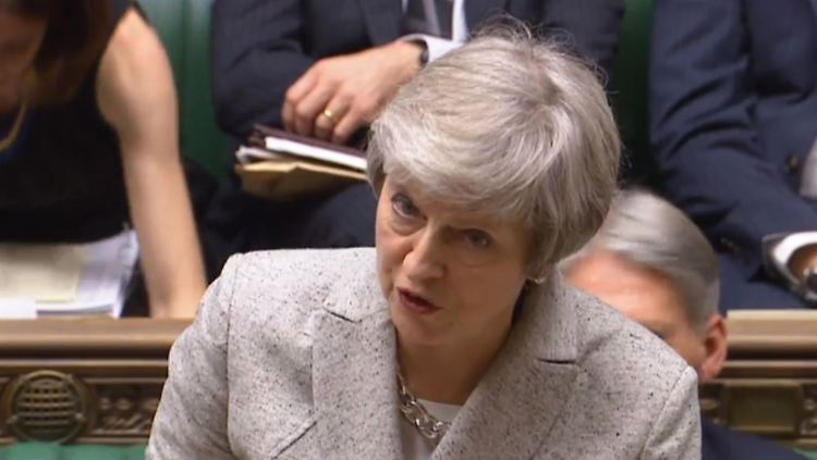 Premierministerin Theresa May verteidigte bei zwei Auftritten - vor ihrem Regierungssitz in der Downing Street und im Parlament - den Brexit-Deal.