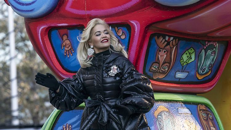 Der Auftritt bei der "Macy's Parade" war nicht gerade einer der glanzvollsten Momente in Rita Oras Karriere.