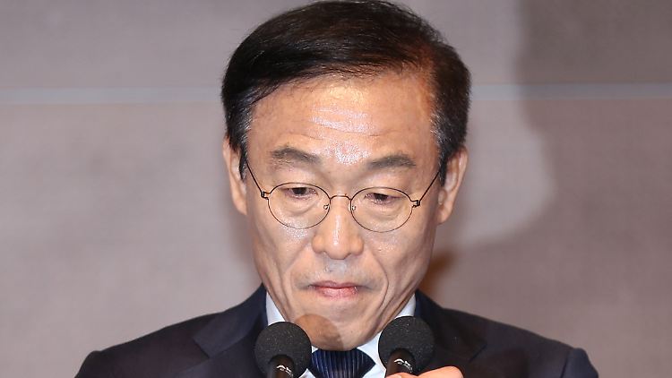 Kim Ki Nam bei seiner Entschuldigungsrede.