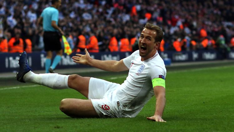 Harry Kane liegt im englischen Torjäger-Duell gegen Eden Hazard zurück.
