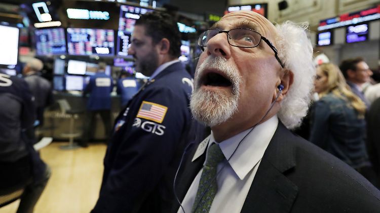 Die Wall Street schließt nach Thanksgiving-Pause schwächer.
