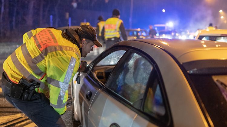 Die Kontrollen der Polizei dauerten die ganze Nacht an.