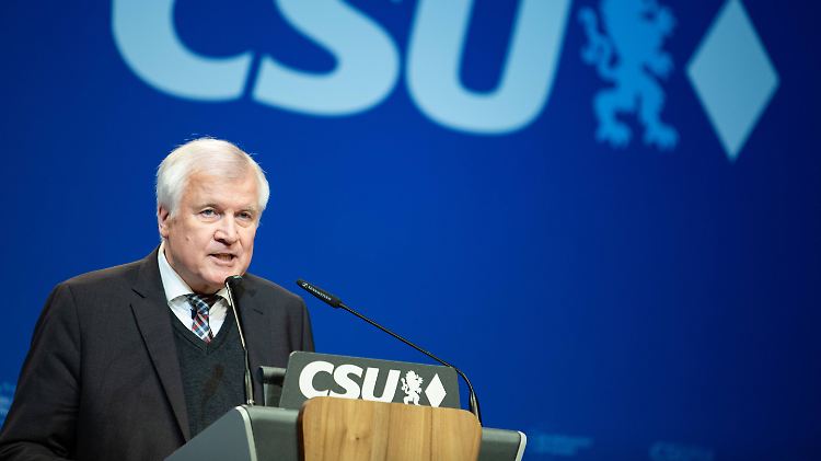 Seehofer hatte bislang zum Migrationspakt geschwiegen.