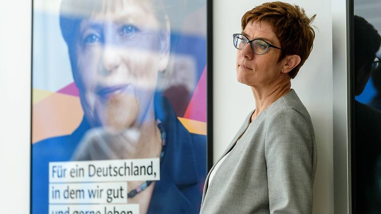 Führt Annegret Kramp-Karrenbauer die Politik von Angela Merkel fort oder steht auch sie für Veränderung? 