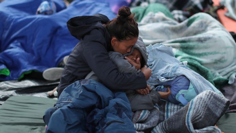 An der mexikanischen Grenze harren Tausende Migranten aus, die in die USA einreisen wollen.
