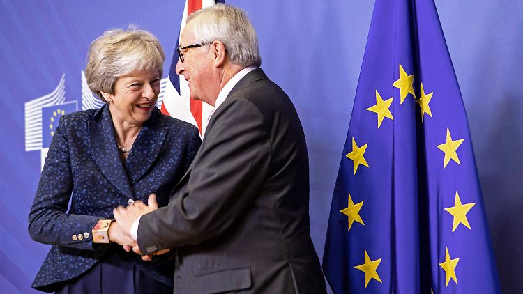 "Alles nach Plan für morgen", twitterte Junckers Sprecher nach dem Gespräch zwischen seinem Chef und Premier Theresa May.