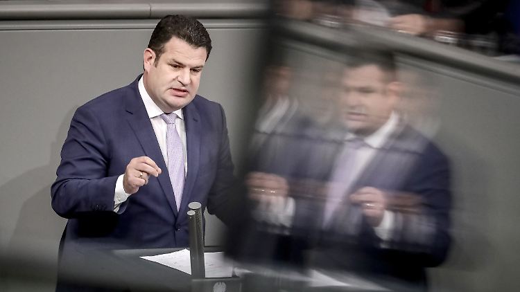 Langjährige Beitragszahler sollten nach Ansicht des SPD-Ministers länger Arbeitslosengeld bekommen. 