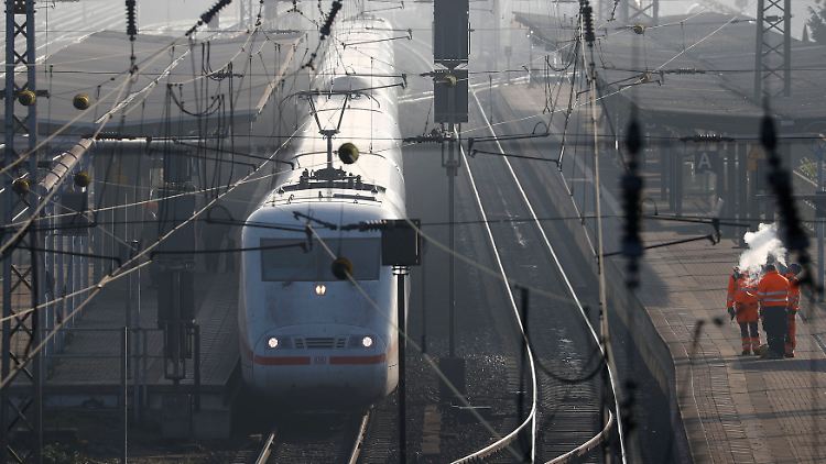 Die Bahn will weitere Milliarden in die Hand nehmen.