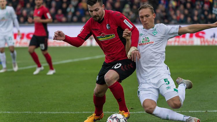 Ludwig Augustinsson (r.) hat Werder Bremen vor der vierten Niederlage in Serie bewahrt.