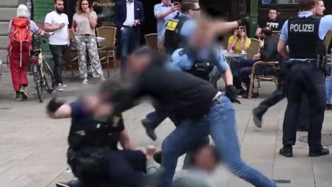Polizei GEwalt.JPG
