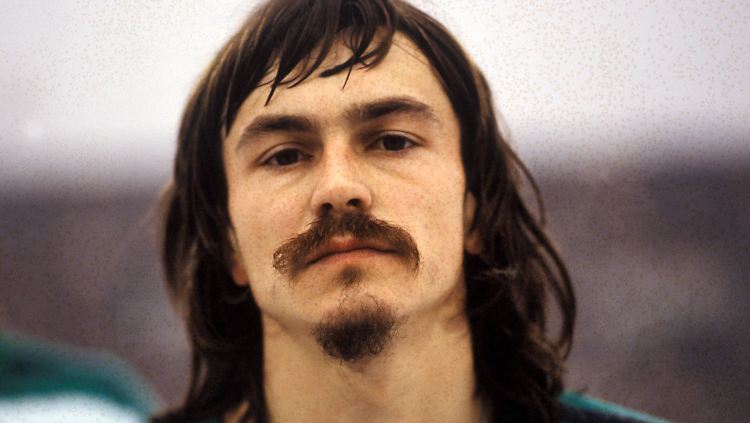 Von 1977 bis 1981 spielte Ewald Lienen für Borussia Mönchengladbach.