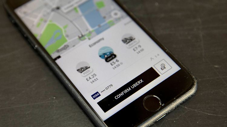 Mit einer Handy-App können Uber-Kunden Fahrten buchen. 