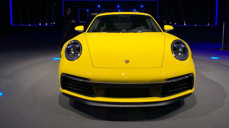 Das Grinsen des Porsche 911 ist durch die schwarzen Lufteinlässe im Stoßfänger noch breiter geworden.