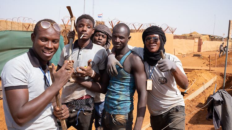 Ein Bautrupp mit Tagelöhnern aus Mali.