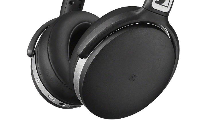 Preis-Leistungs-Sieger Sennheiser HD 4.50 BTNC ist halb so teuer, aber fast so gut wie der Bose QC 35 II.