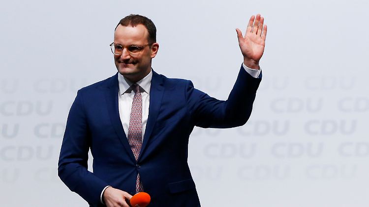 Es gibt Gerüchte, nach denen Jens Spahn einen Rückzug erwägt. Sein Auftritt in Düsseldorf war ein klares Dementi.