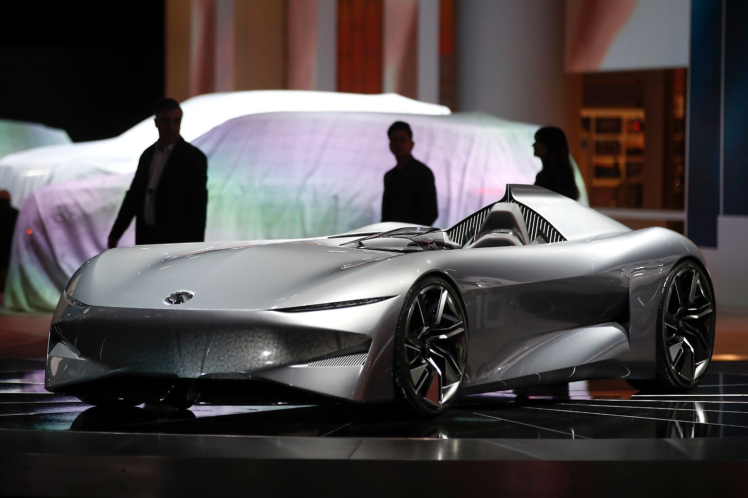 Dass es auf Automessen nichts Neues mehr gibt, kann angesichts dieser schnittigen Studie Prototype 10 von Infiniti nicht behauptet werden. Na gut, der Wagen ist nicht neu, der wurde schon im August 2018 präsentiert. 