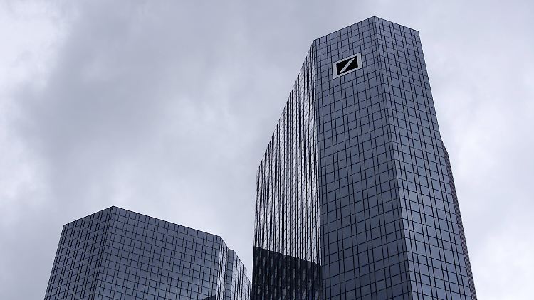 Die Aktie steigt, die Deutsche Bank schweigt: Was hat der Vorstand um Christian Sewing vor?