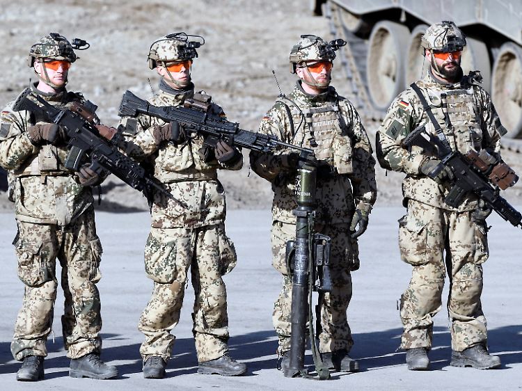 Kopfstärke bald bei mehr als 200.000: Schon kämpft das Militär auch gegen den Fachkräftemangel.