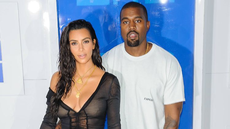 Bei Kim Kardashian und Kanye West wechseln sich positive und negative Schlagzeilen ab.
