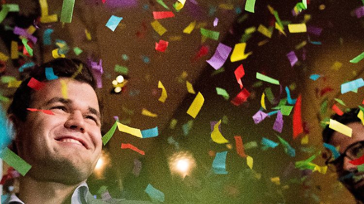 Alter und neuer Schach-Weltmeister: Magnus Carlsen sieht sich trotz Titelverteidigung großer Kritik ausgesetzt.