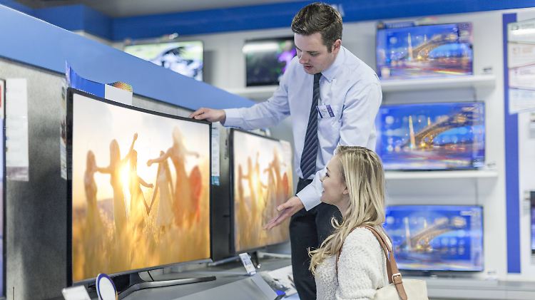 Nicht kaufen! An den breiten Rändern des Bildschirms sieht man schon, dass der Fernseher nicht ganz neu ist.