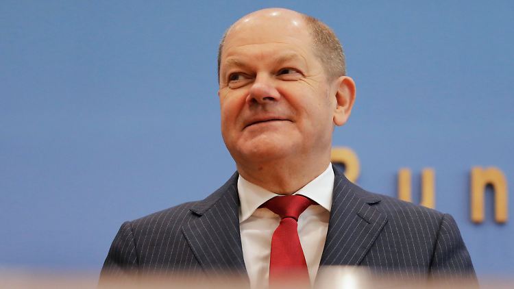 Als das Haus von Vizekanzler Olaf Scholz angegriffen wird, ist er nicht zu Hause.