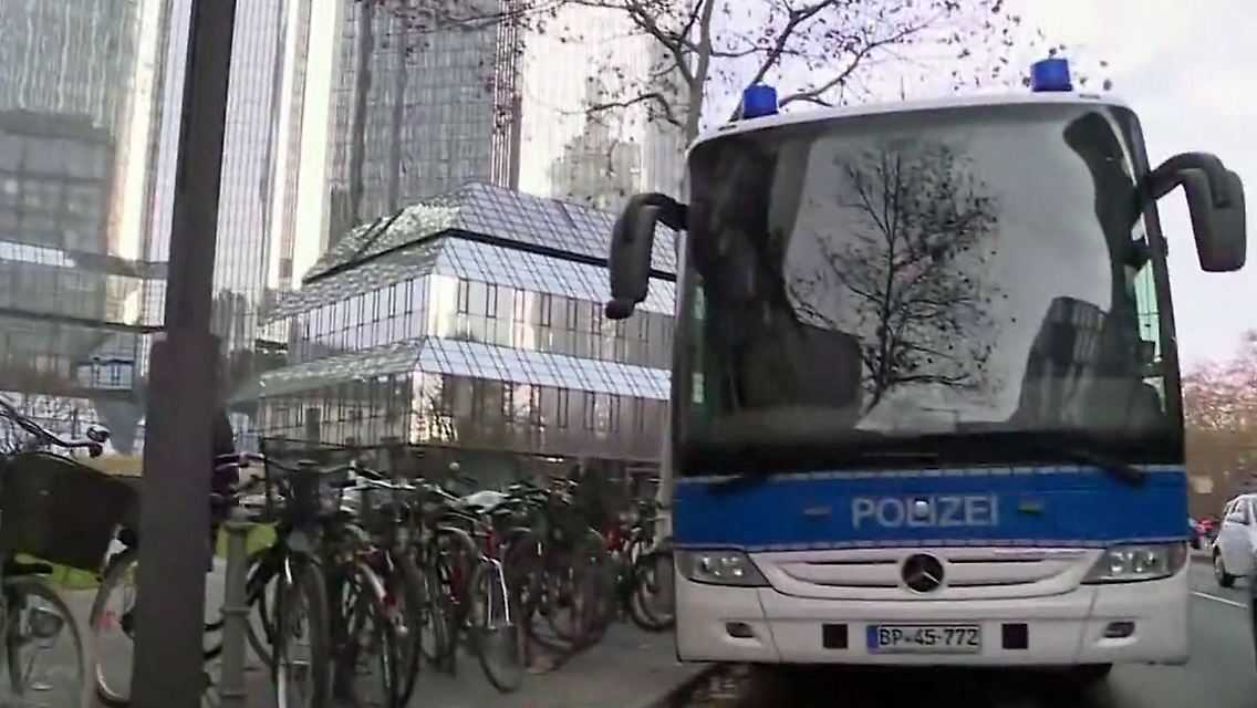 PolizeiDeutscheBank.jpg