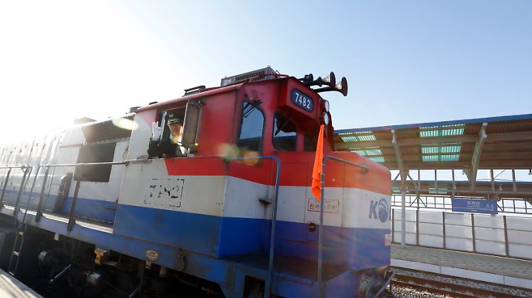 Ein südkoreanischer Zug auf dem Weg nach Nordkorea.