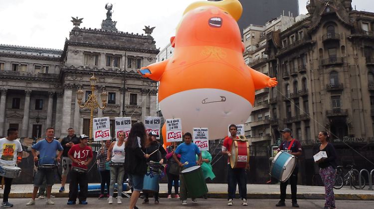 Der aufblasbare Helium-Trump ist schon da.