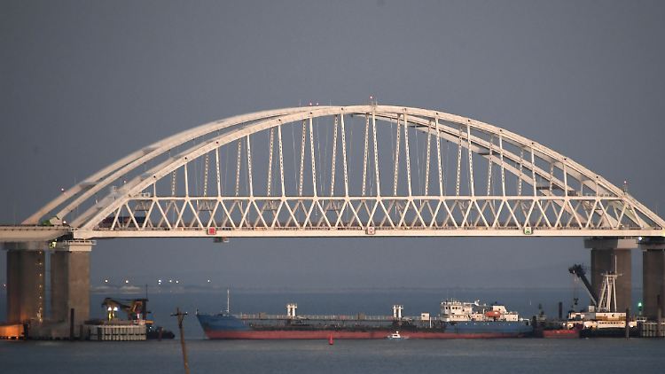 Mit einem Tanker hat Russland zuletzt die Straße von Kertsch und damit auch die ukrainischen Schifffahrtsrouten blockiert.