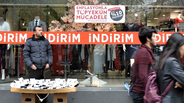 Die Rabatte gelten nur temporär. Ab Anfang nächsten Jahres drohen die gestiegenen Erzeugerpreise sowie die massiv erhöhten Zinsen voll durchzuschlagen. 
